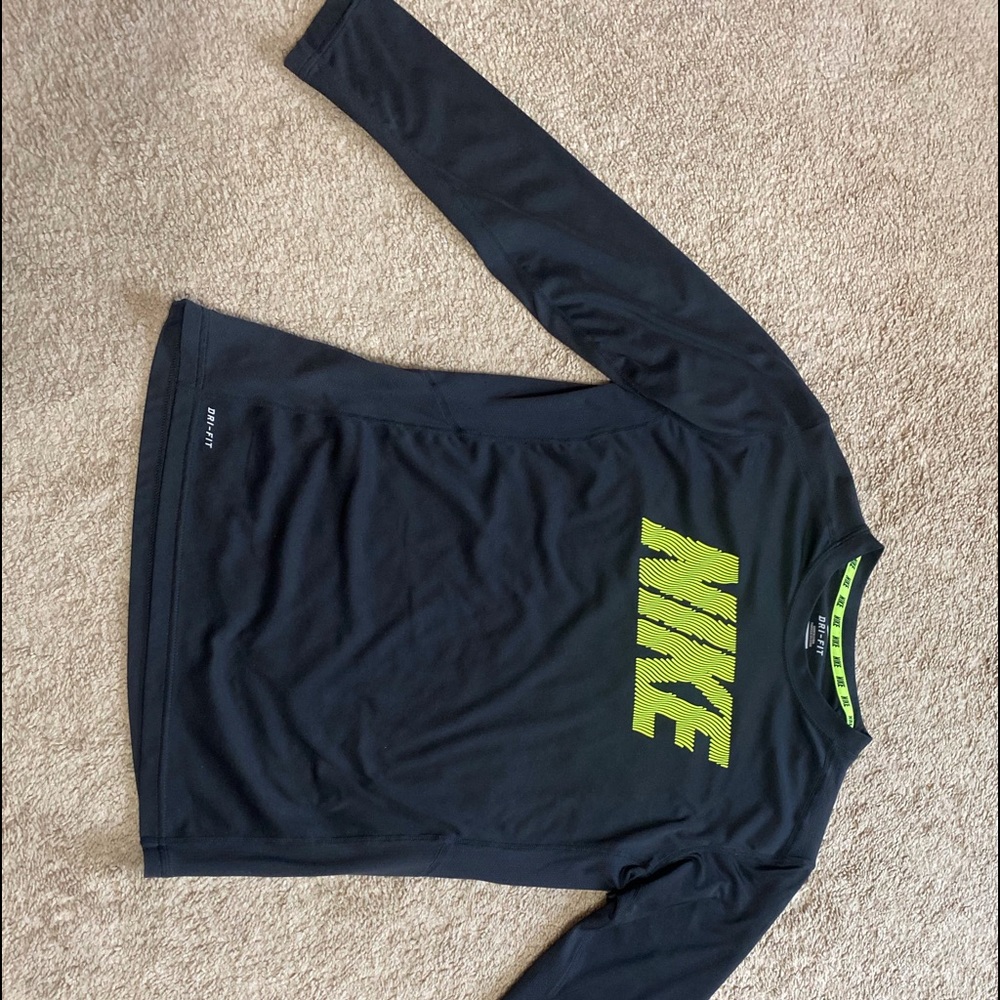 Boys Nike Youth XL Dri-Fit Long Sleeve Shirt
